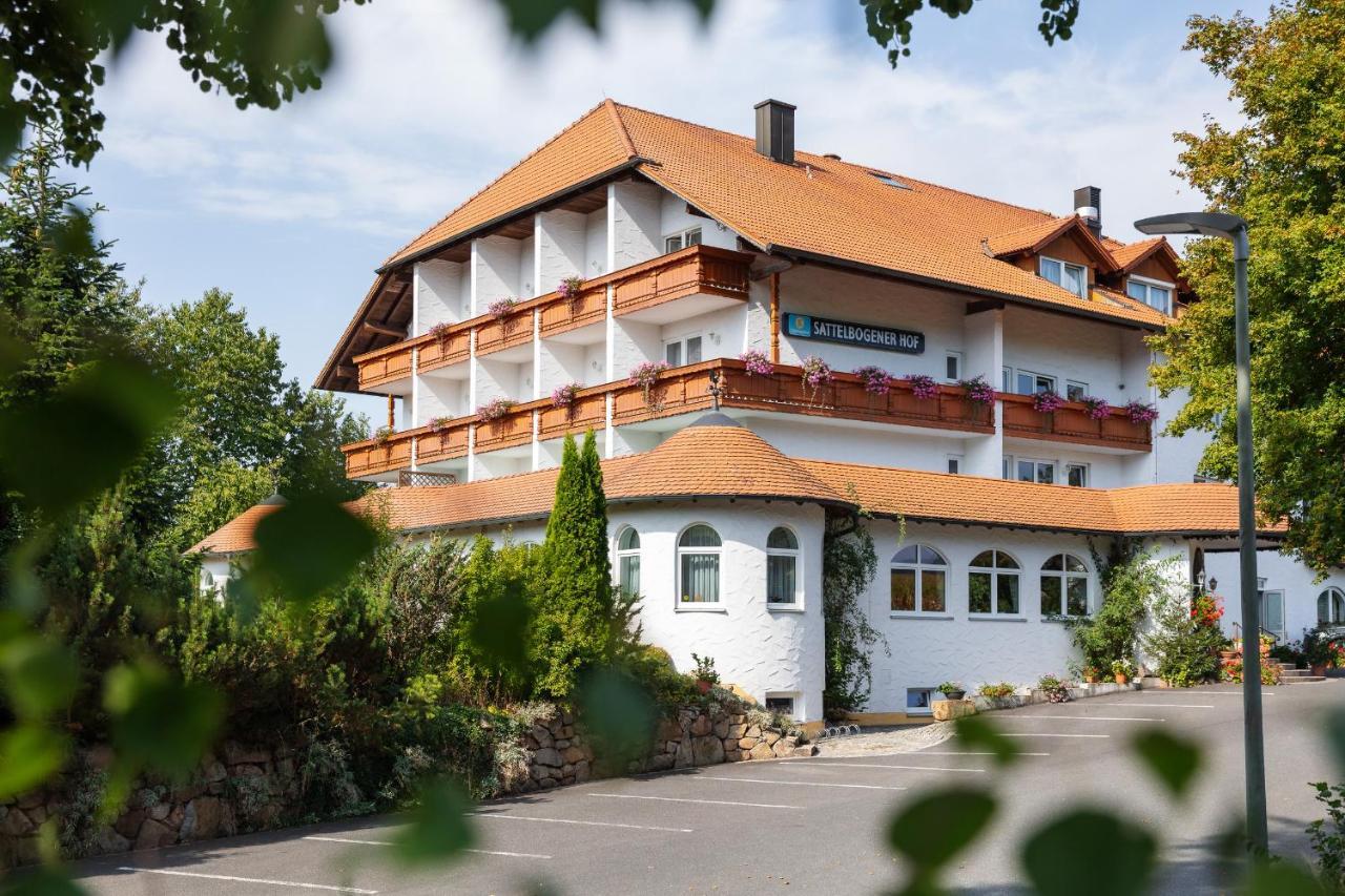 Hotel Sattelbogener Hof Traitsching Esterno foto