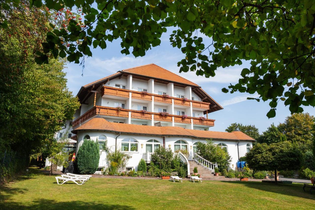 Hotel Sattelbogener Hof Traitsching Esterno foto