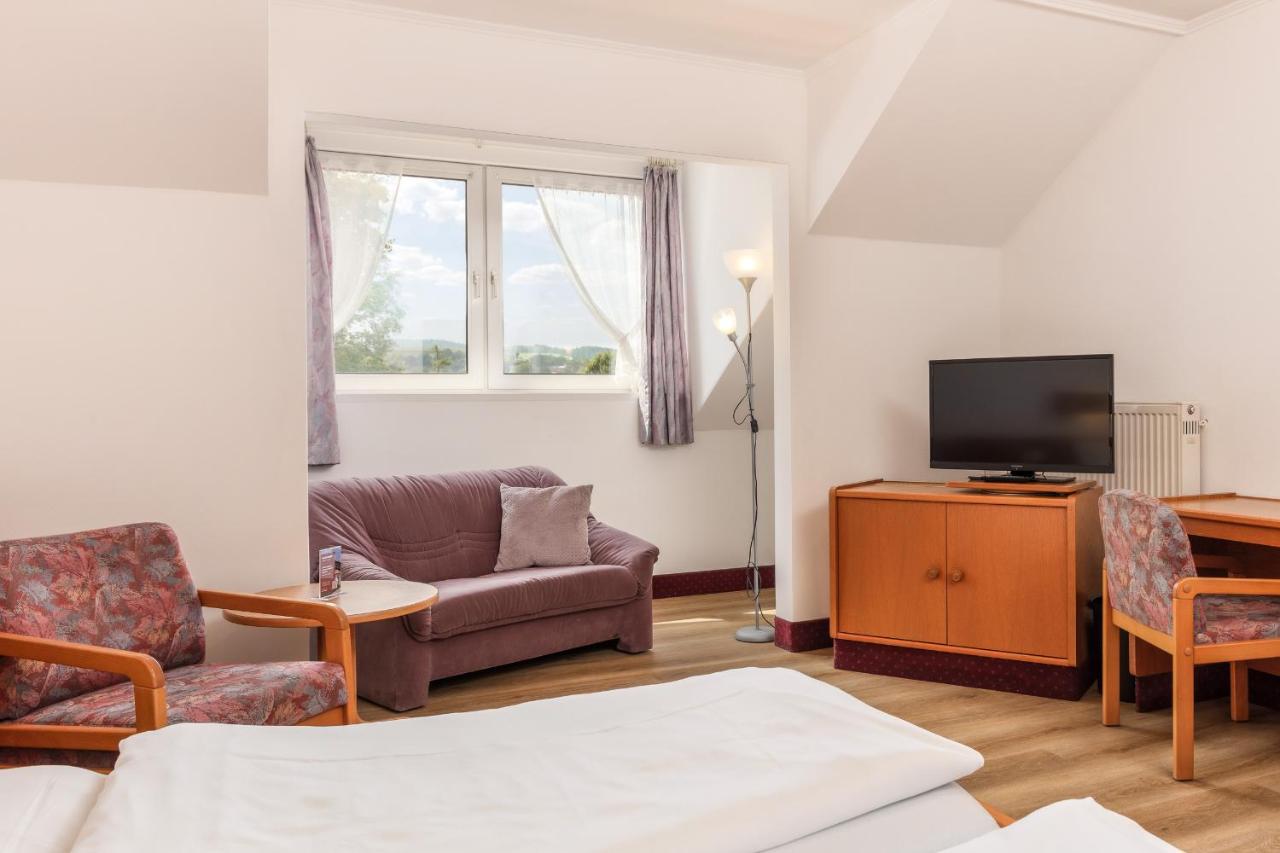 Hotel Sattelbogener Hof Traitsching Esterno foto