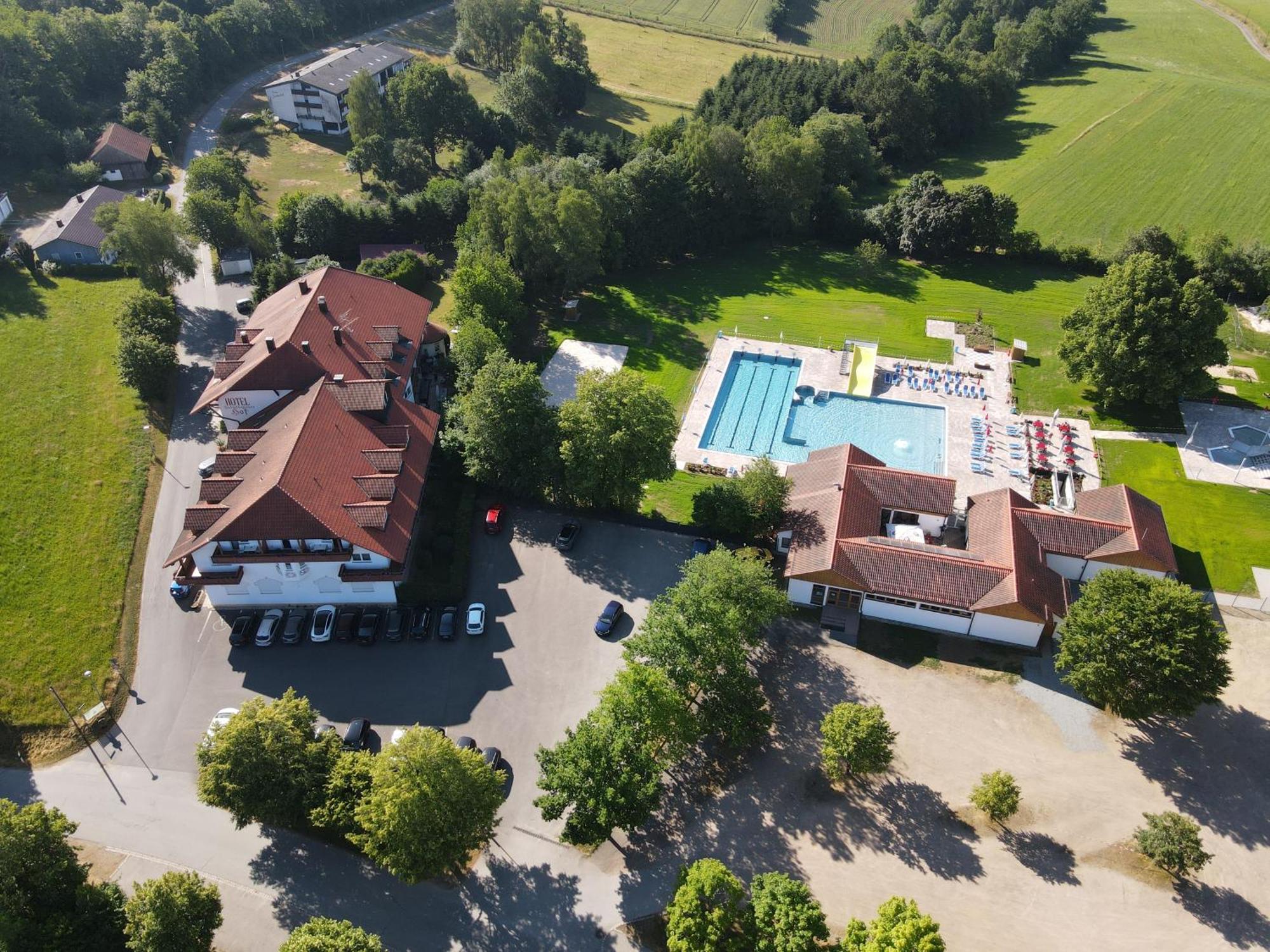 Hotel Sattelbogener Hof Traitsching Esterno foto