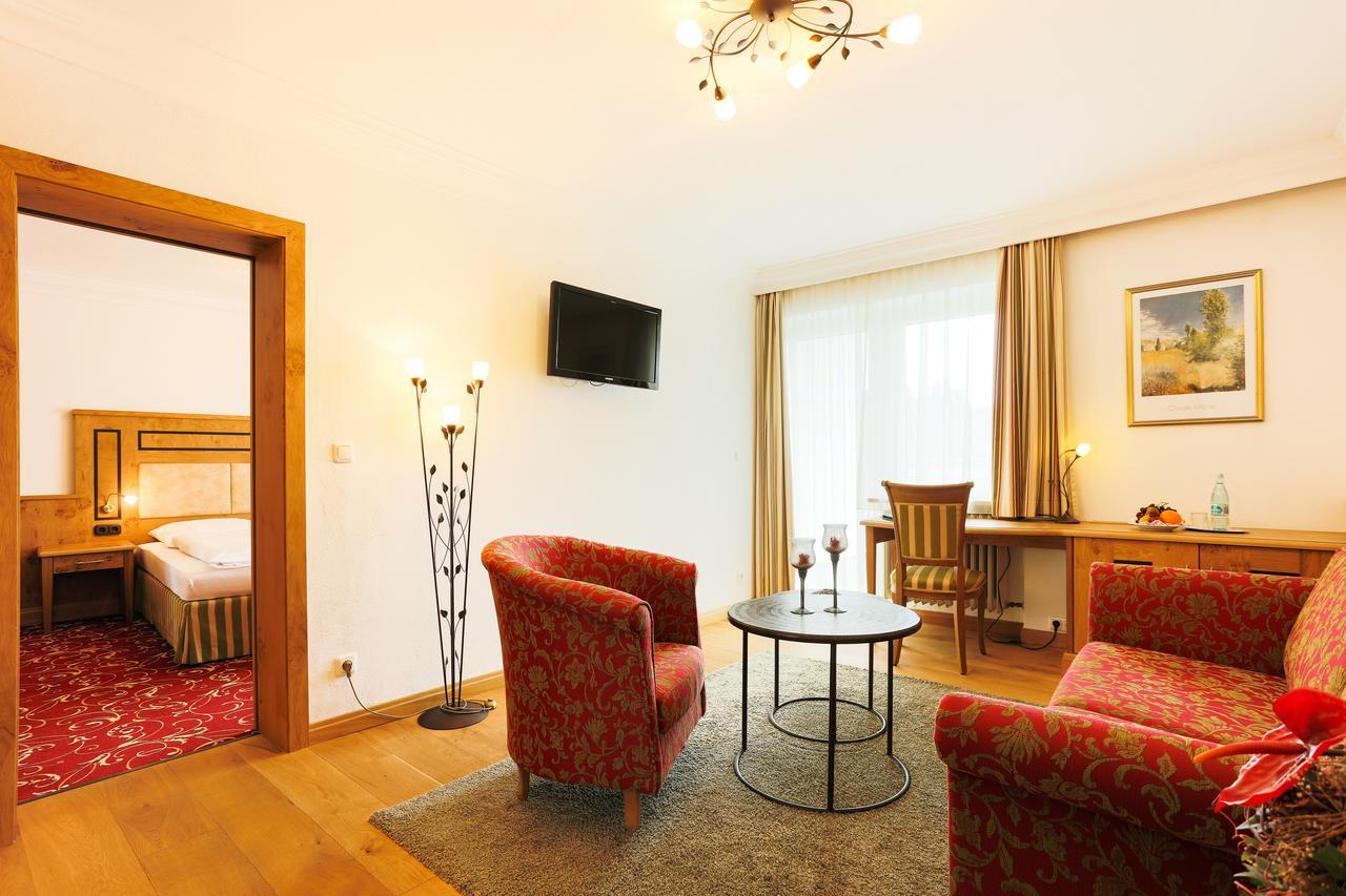 Hotel Sattelbogener Hof Traitsching Esterno foto