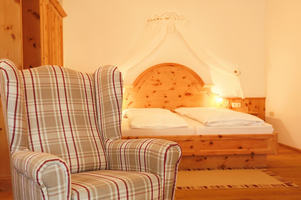 Hotel Sattelbogener Hof Traitsching Esterno foto