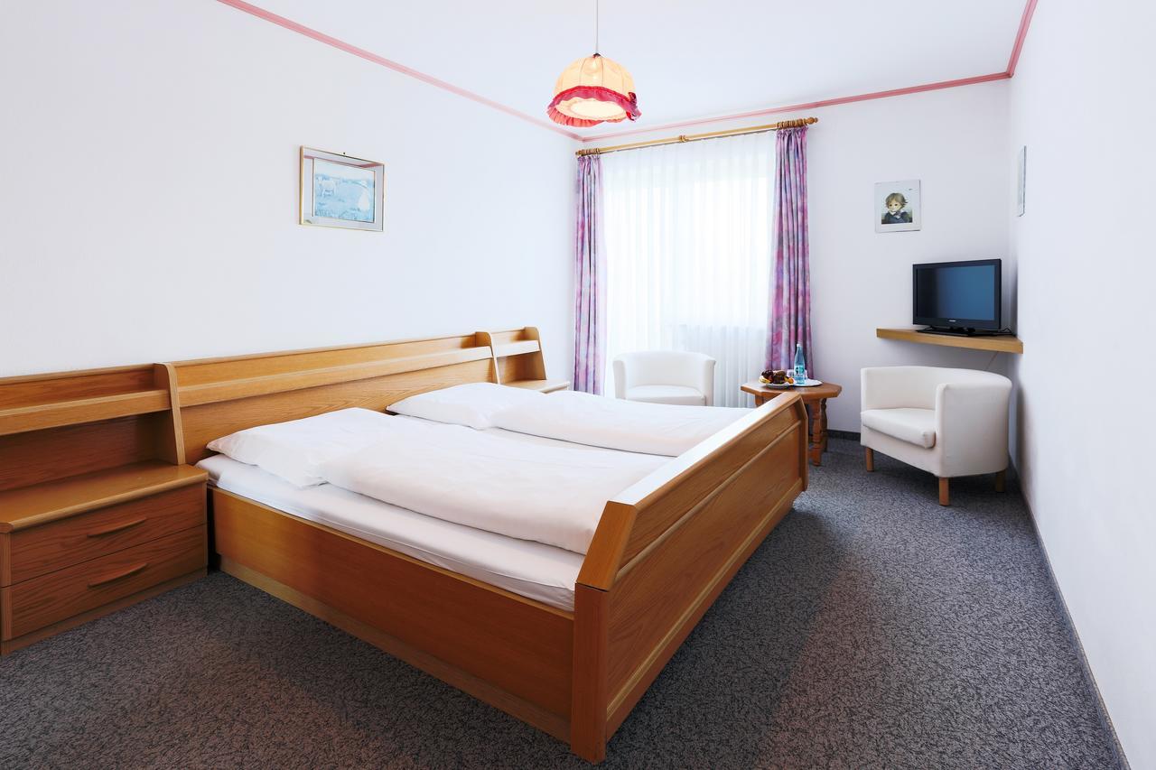 Hotel Sattelbogener Hof Traitsching Esterno foto