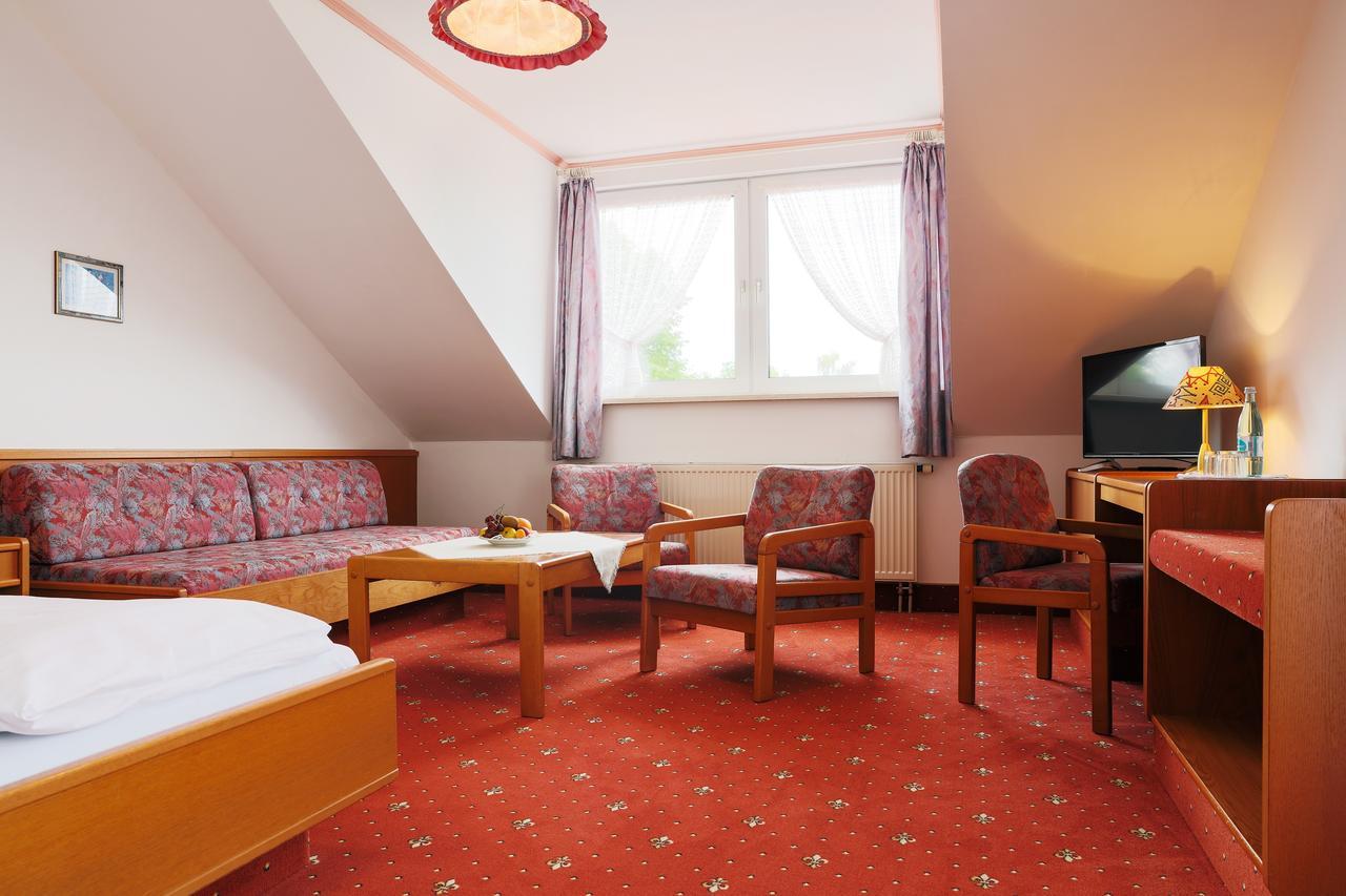 Hotel Sattelbogener Hof Traitsching Esterno foto