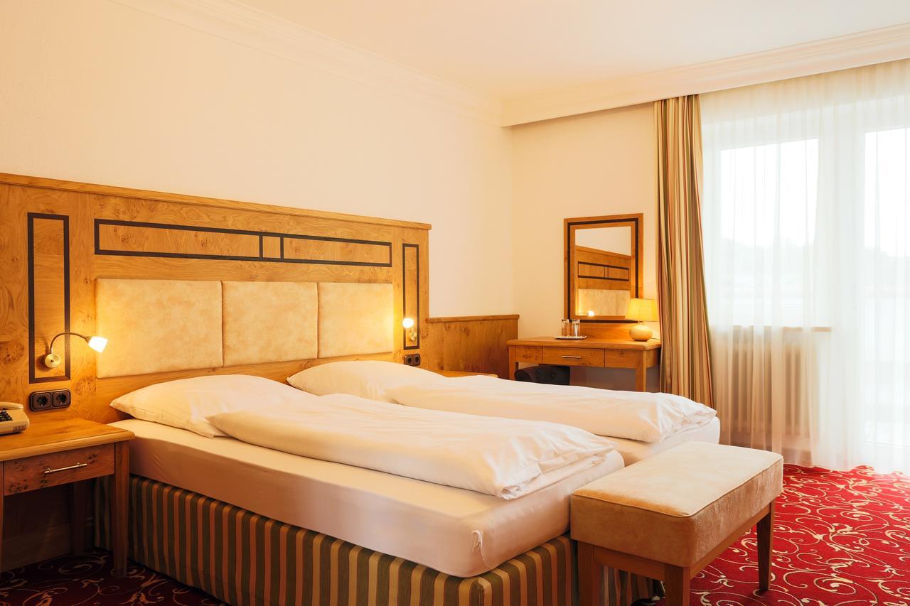 Hotel Sattelbogener Hof Traitsching Esterno foto