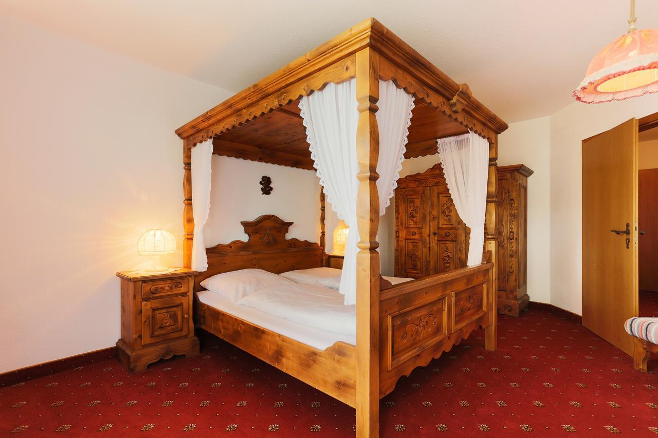 Hotel Sattelbogener Hof Traitsching Esterno foto