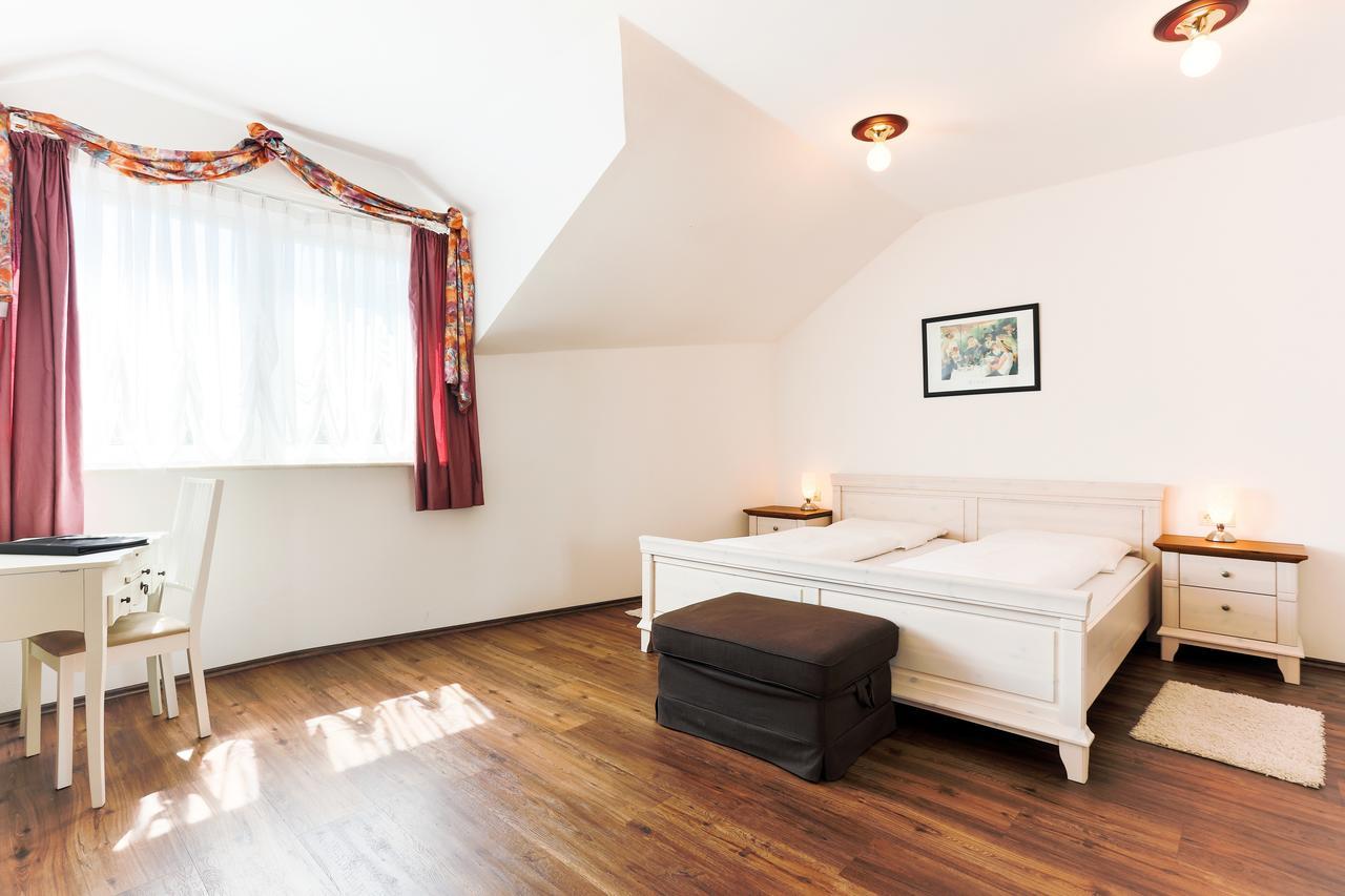Hotel Sattelbogener Hof Traitsching Esterno foto