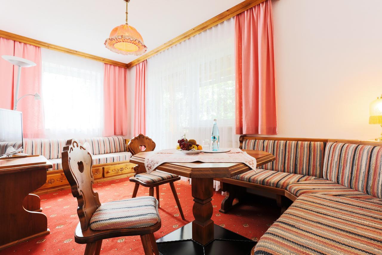 Hotel Sattelbogener Hof Traitsching Esterno foto