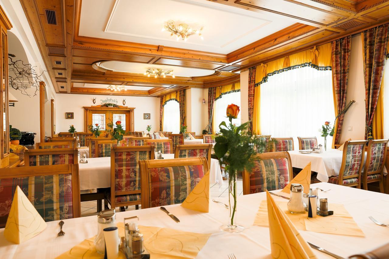Hotel Sattelbogener Hof Traitsching Esterno foto