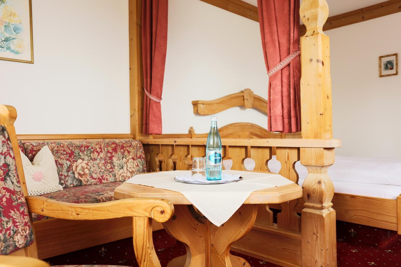Hotel Sattelbogener Hof Traitsching Esterno foto