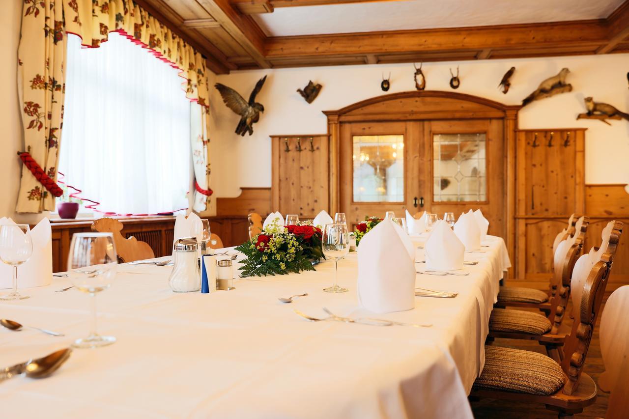Hotel Sattelbogener Hof Traitsching Esterno foto